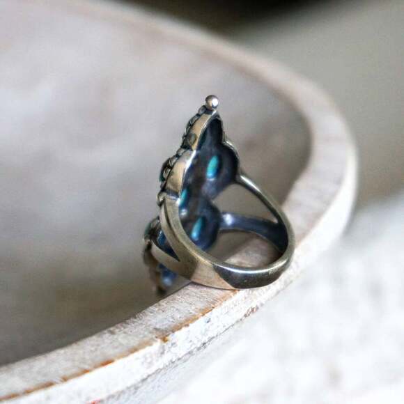 Native American Turquoise Elegance: Adjustable Antique Sterling Silver Ring, Gi - Picture 5 of 10